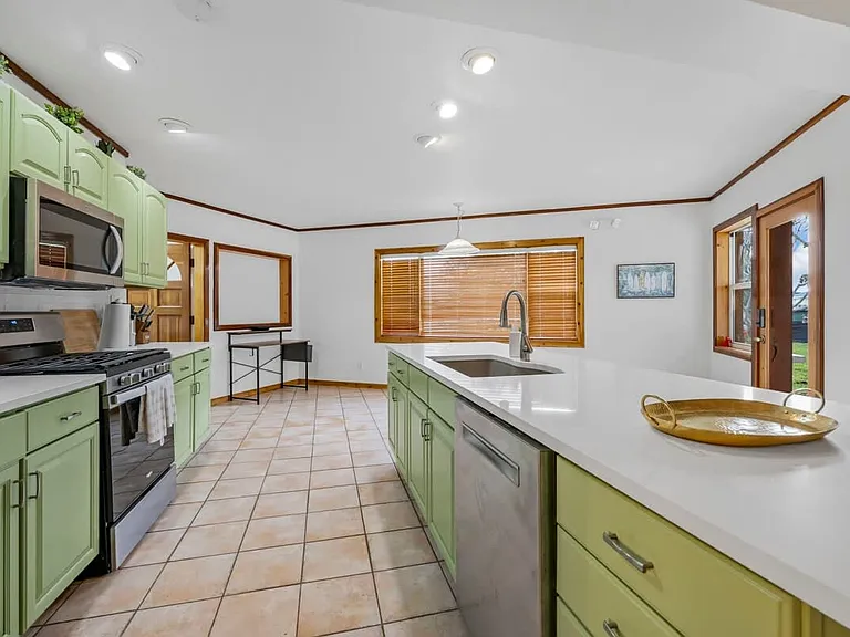 485 N Shore Dr — Photo 9