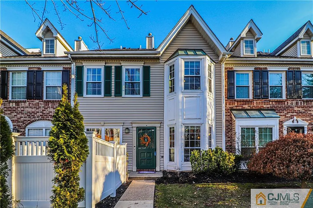 38 Clay St photo 1
