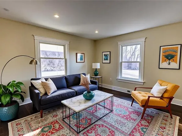 400 West St, Parkville, MO 64152