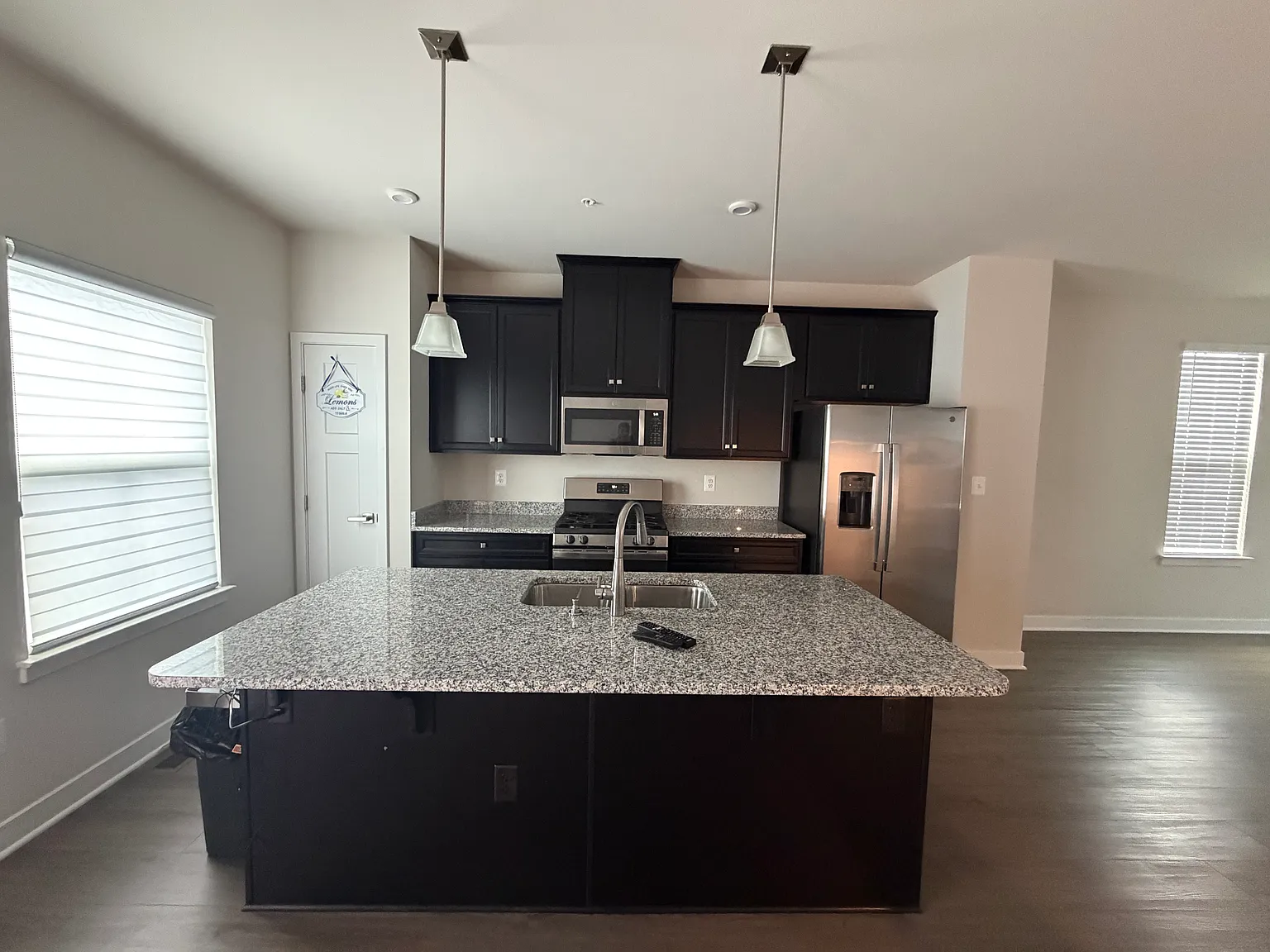 3 bed, 1617 sqft, $3,000 — Photo 3
