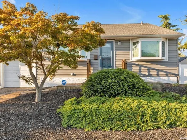 181 Rose Street, Massapequa Park, NY 11762