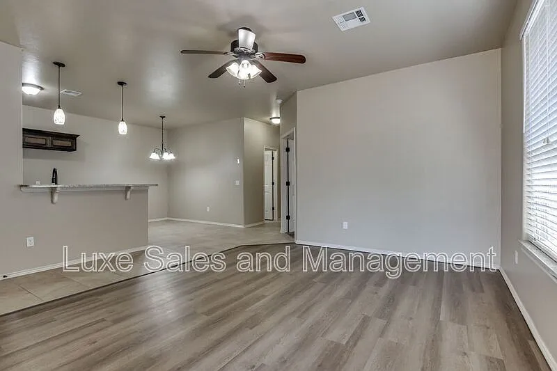 3 bed, 2.0 bath, 1250 sqft, $1,395 — Photo 4