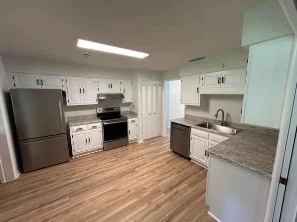 3111 NW 27th St, Gainesville, FL 32605