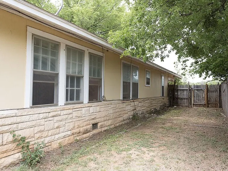 423 Elm St — Photo 9