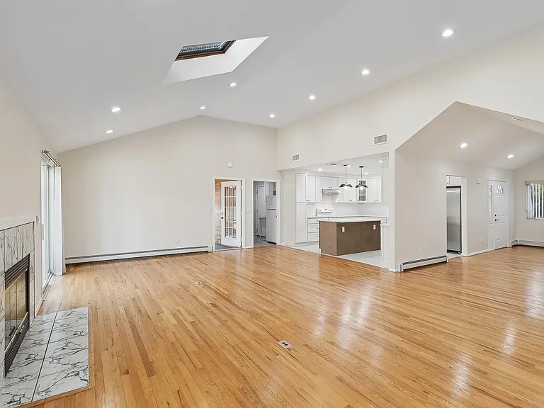 1 Woodview Way — Photo 11