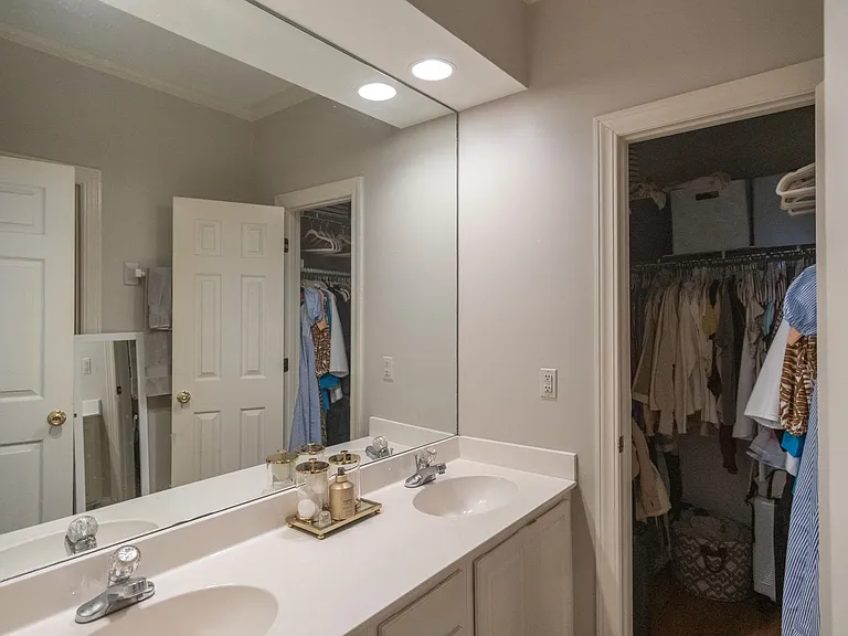 525 Rienzi Dr — Photo 15