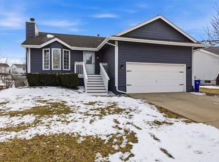 332 Bezdek Dr NW, Cedar Rapids, IA 52405