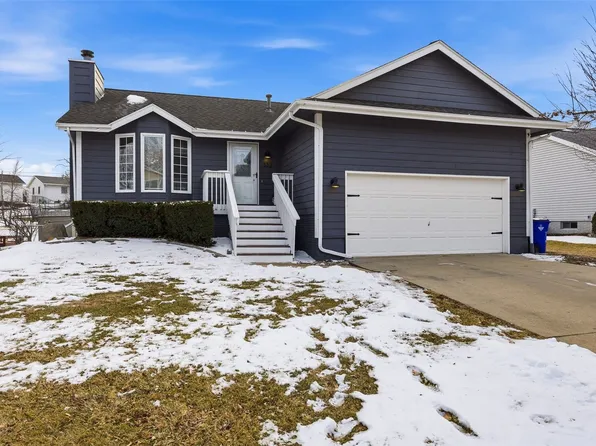 332 Bezdek Dr NW, Cedar Rapids, IA 52405