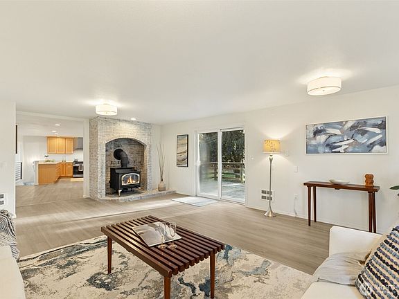3rd image of 6330 157th Avenue SE