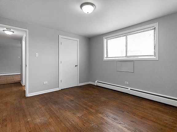 4th image of 8222 S King Dr #2D