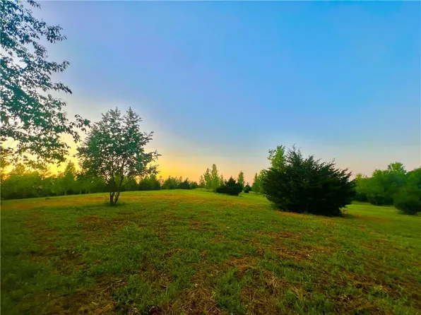 9999 Middle Rd, Weston, MO 64098