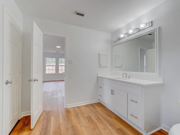 3211 Legends Hill Ct — Photo 12