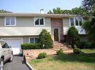 86 Railroad Ave, Saint James, NY 11780