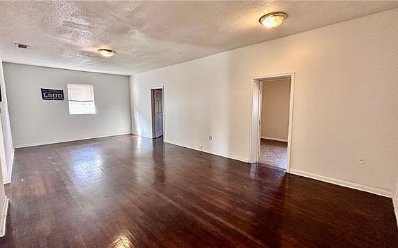 5th image of 1039 Alvar St