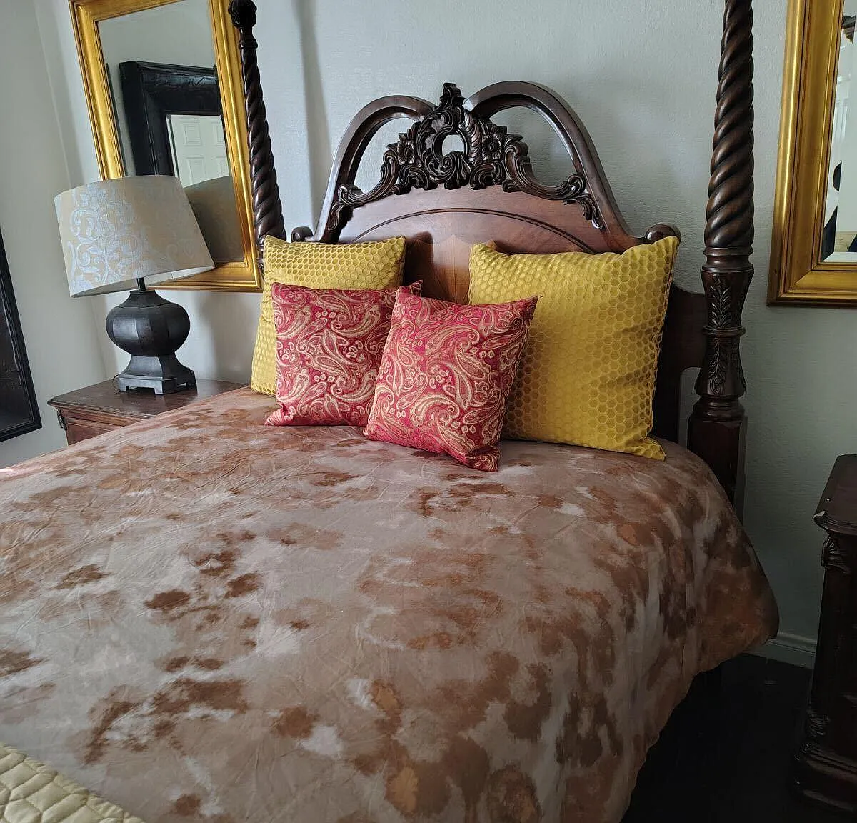 4 bed, 5.0 bath, 4000 sqft, $1,048 — Photo 1
