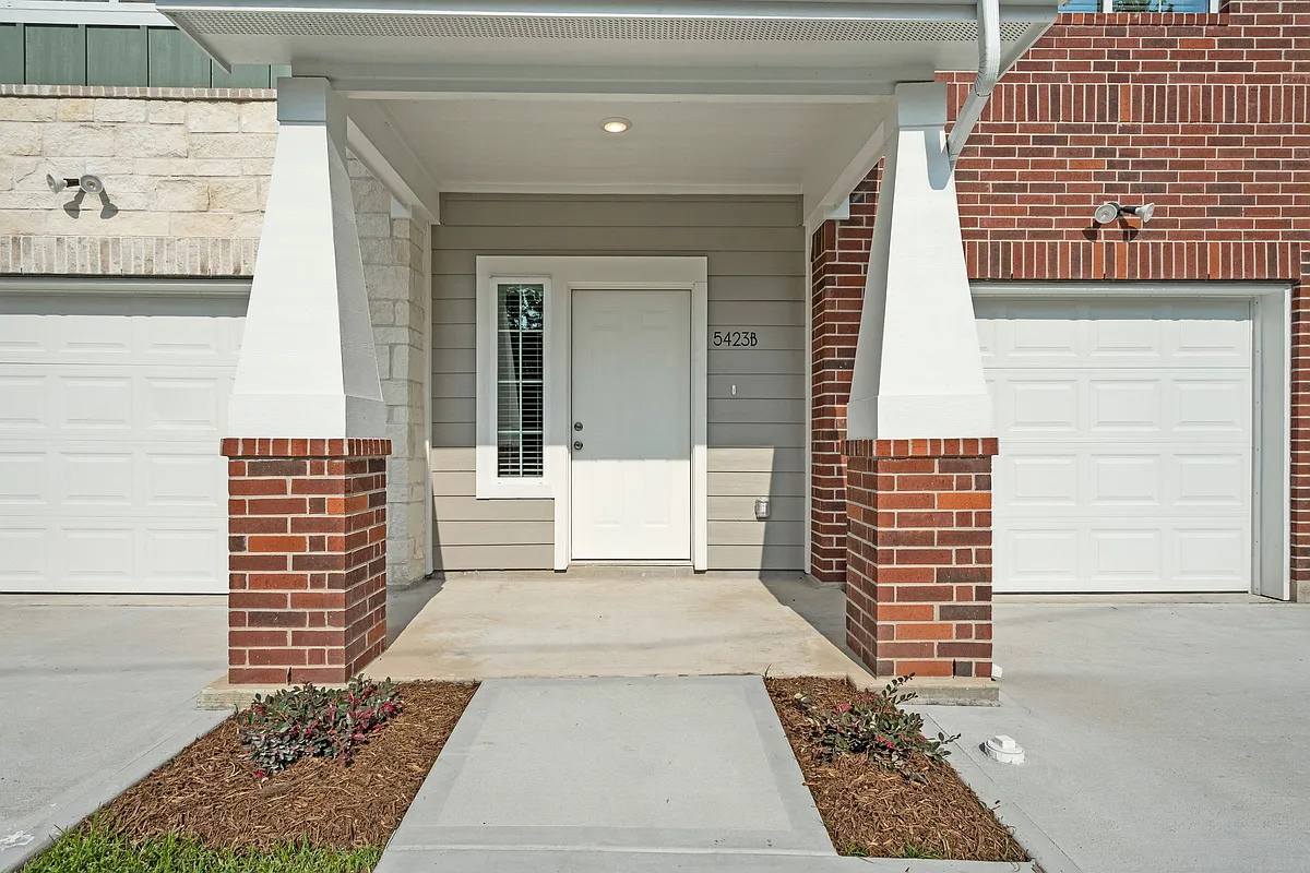 Building Photo - 5423 Bacher St