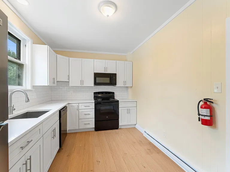 519 Kings Hwy — Photo 6
