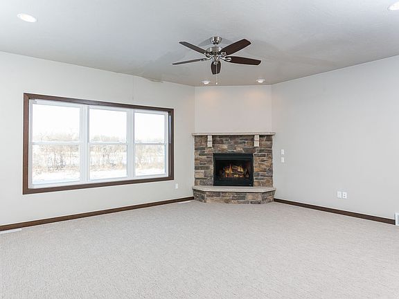 Great Room w/ Gas Fireplace
