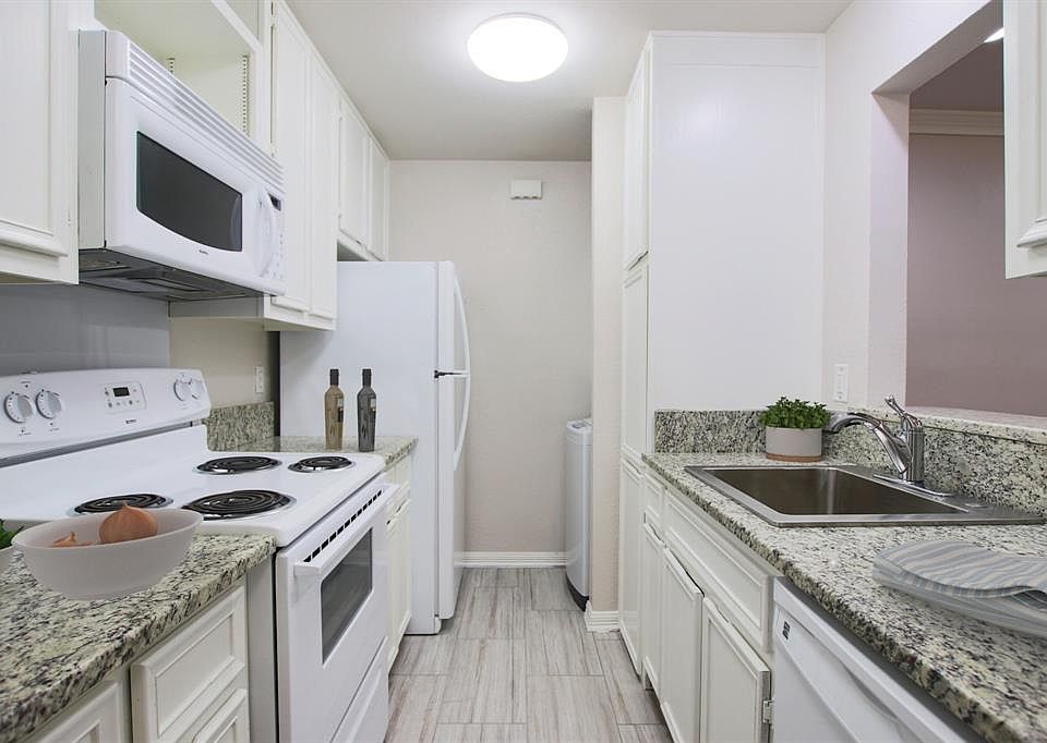 1st image of 4554 Glenwick Ln #1106
