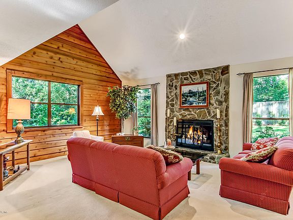 4th image of 1692 Village Way