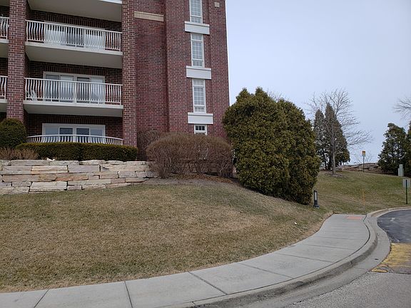 4th image of 7021 W Touhy Ave