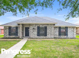 891 W Wintergreen Rd, Lancaster, TX 75134