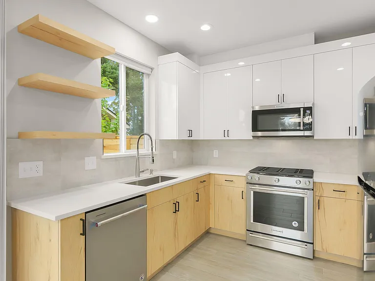 3275 SE Francis St — Photo 5