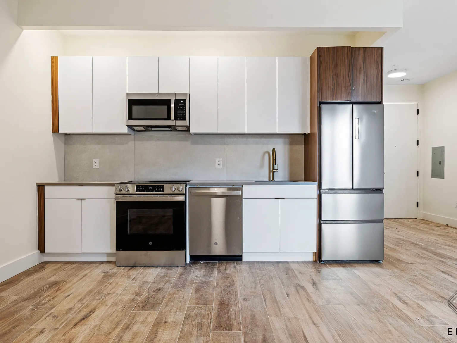 151 Hawthorne Street — Photo 3