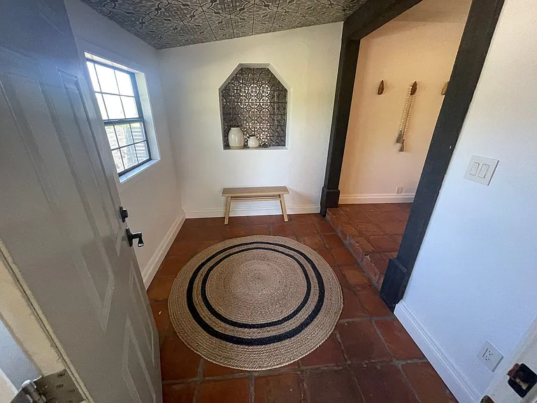6025 Dewey Dr — Photo 1