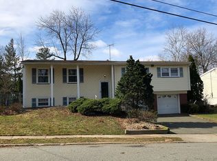 17 Peake Rd, Edison, NJ 08837