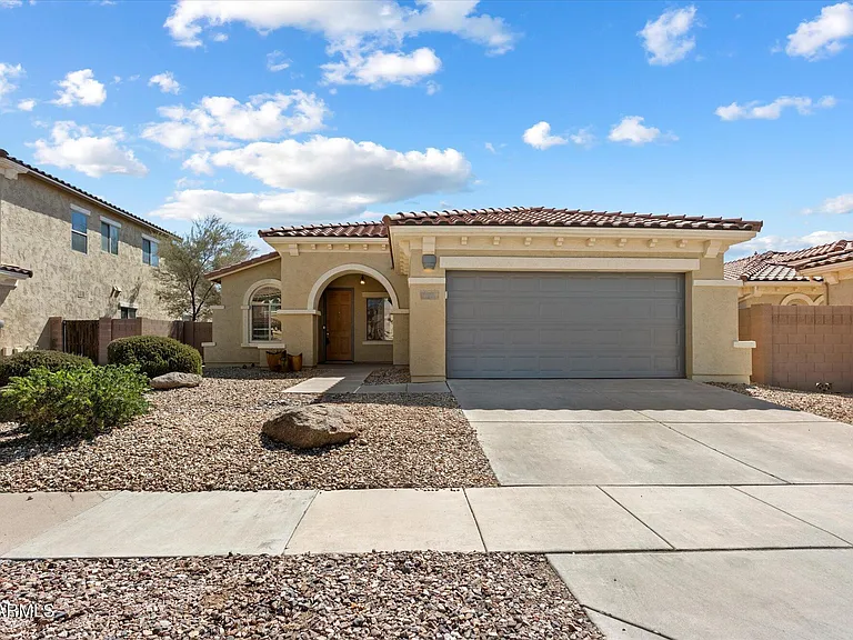 949 E Indian Wells Pl — Photo 2