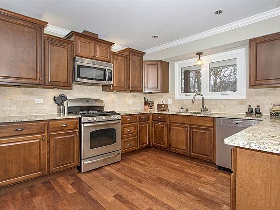 5th image of 1S735 Pamela Ct