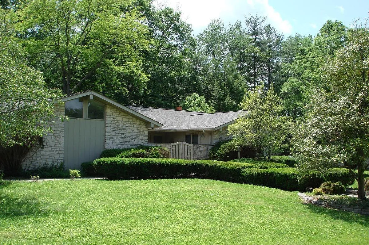 3 bed, 2.5 bath, 2662 sqft, $2,200 — Photo 1