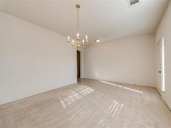 2nd image of 3112 Eastwood Dr