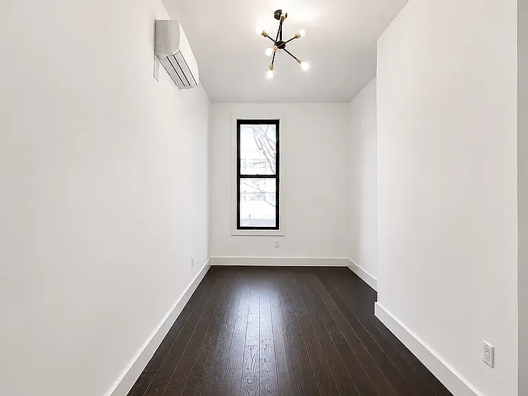 1110 Halsey St #3 — Photo 8