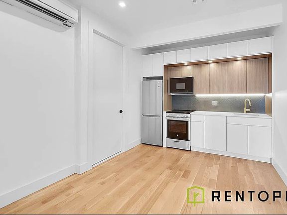 4th image of 426 Manhattan Ave #4O