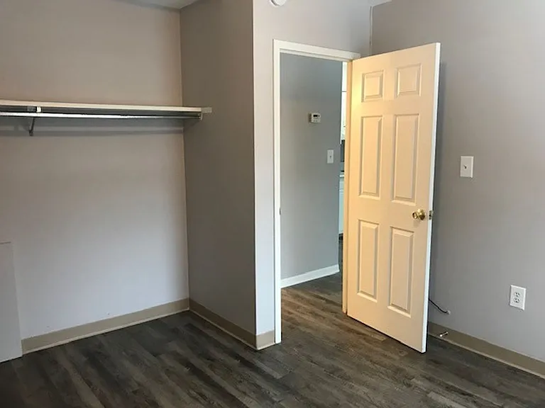 Apartment off 28th and Clyde Park Available — Photo 20