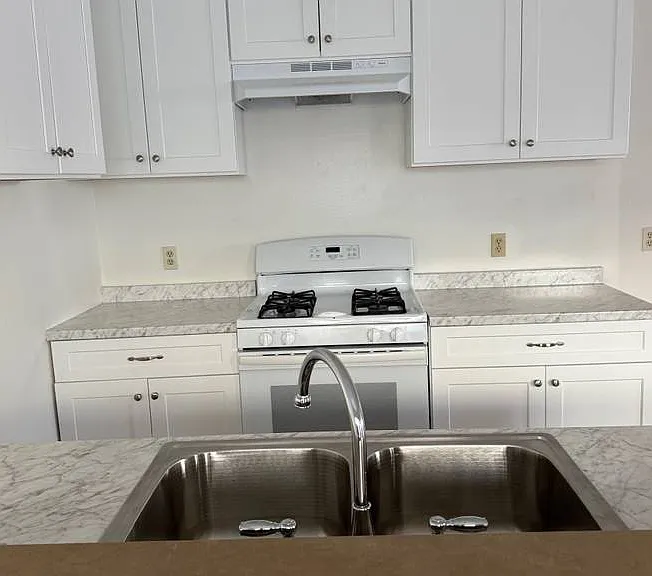 4816 Rosewood Ave — Photo 3