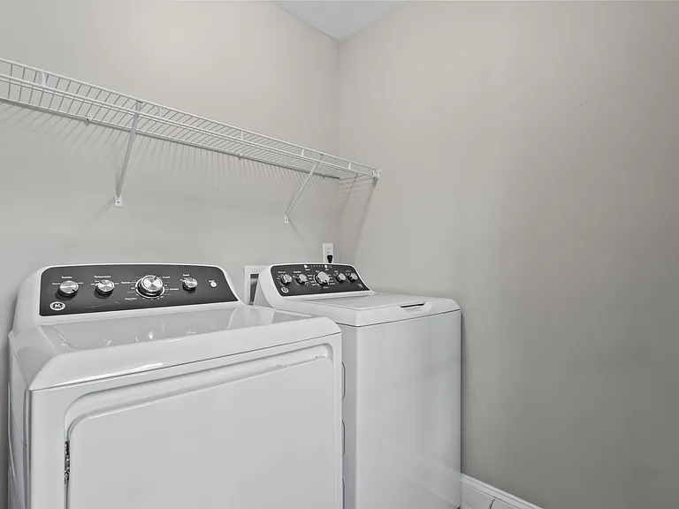 2465 Spring Dr SE — Photo 15