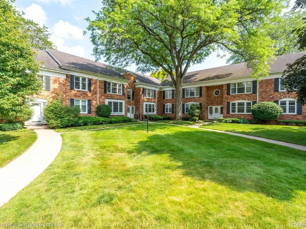 750 Trailwood Path APT A, Bloomfield Hills, MI 48301