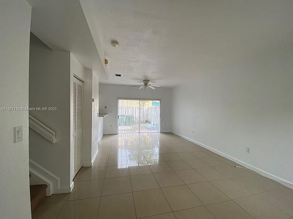 4th image of 2505 NE 41st Pl #2505