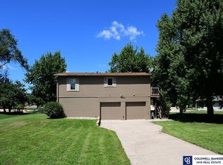 4000 Lakeview Dr, Lakeview Dr, NE 68016