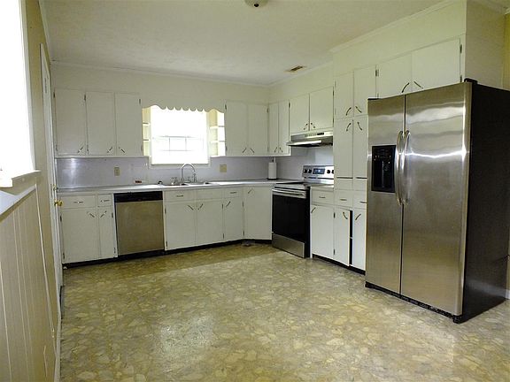 2nd image of 1035 Main St