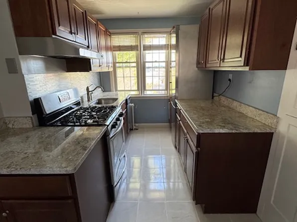2475 Summer St APT 3L, Stamford, CT 06905