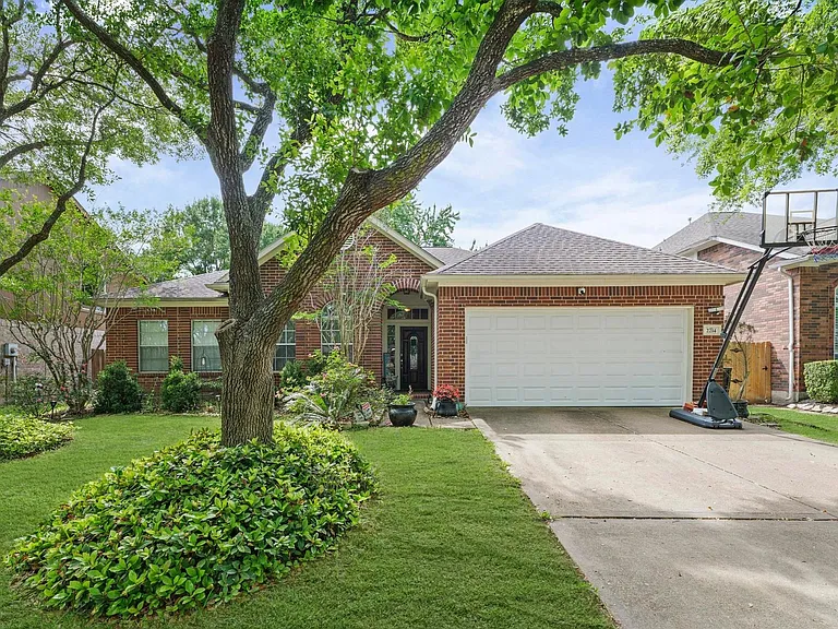 2214 Lashley Ct — Photo 1