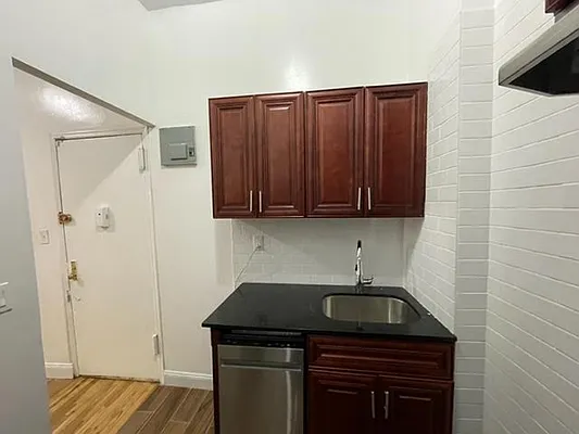 Rented by J M Weber Real Estate Inc | media 18