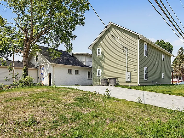 3953 Unit A (lower level)