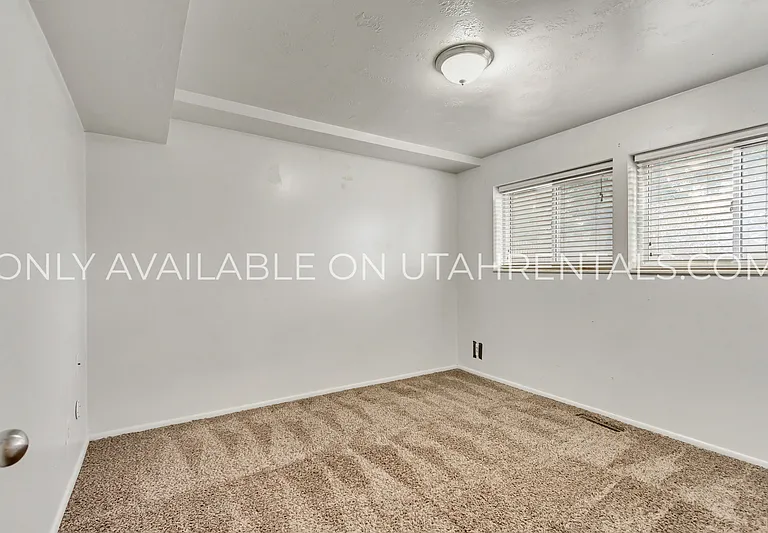 398 W State St — Photo 13