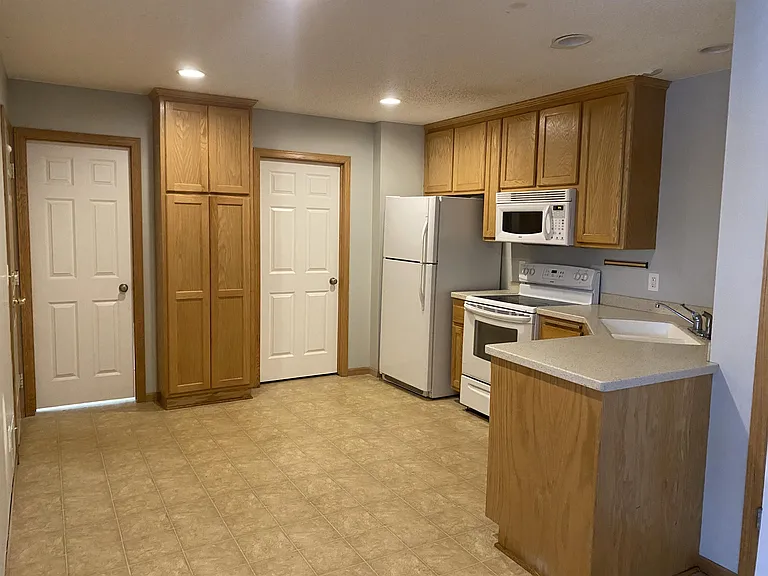860 Independence Dr #1 — Photo 11
