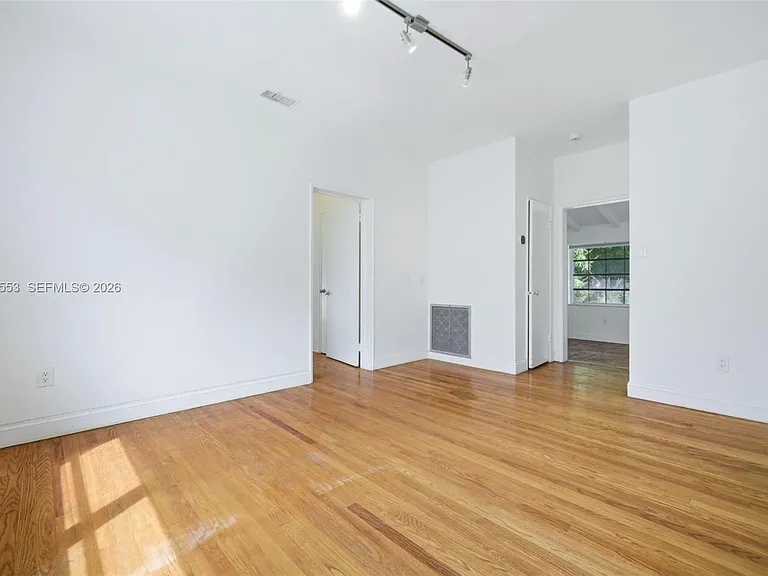 2300 S Miami Ave — Photo 22